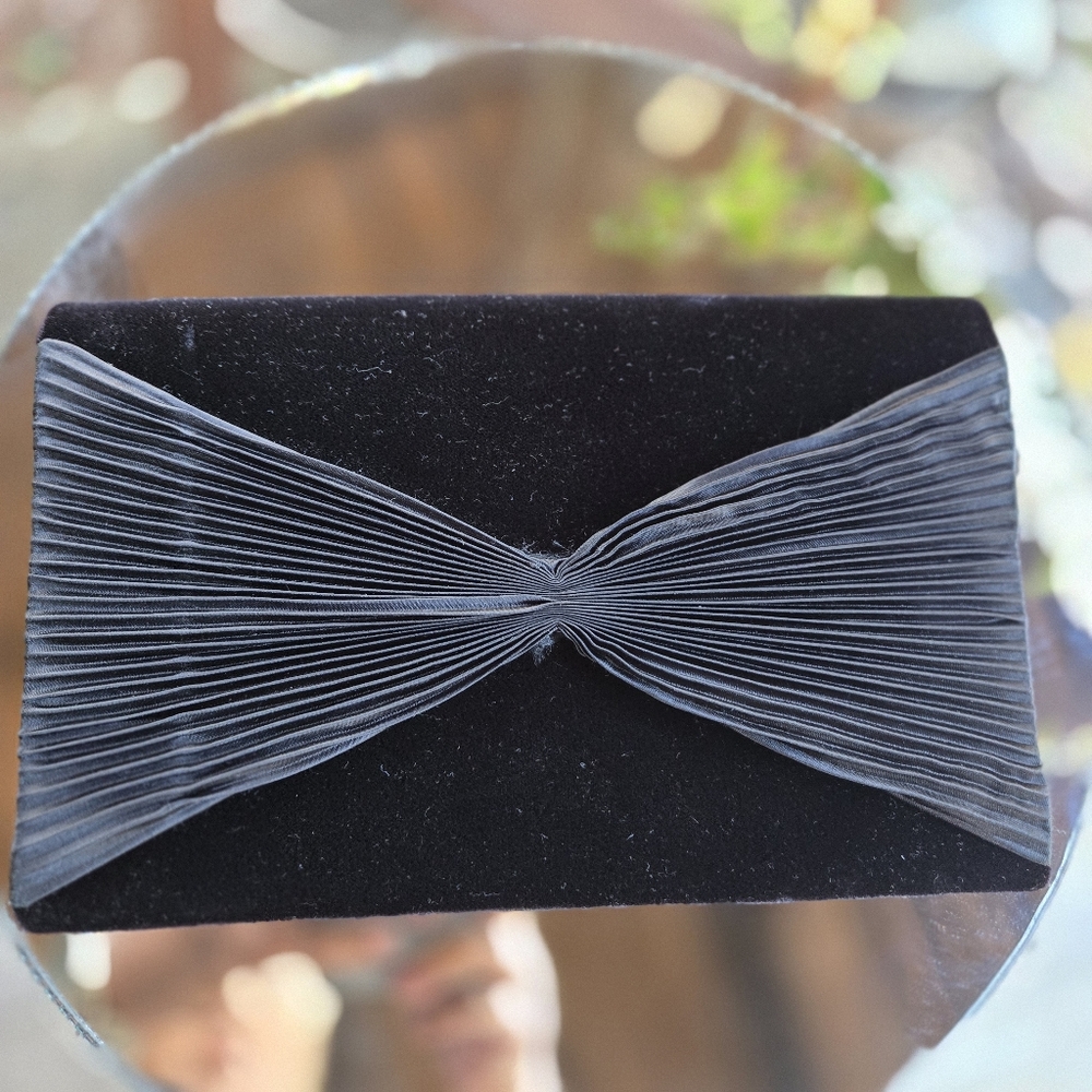 Galerie Black Velvet Formal Evening Clutch With Strap Satin Bow Accent - Picture 14 of 14